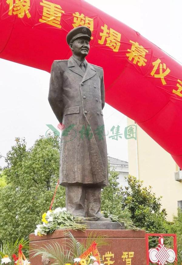 <b>洪学智将军铜像重塑揭幕</b>